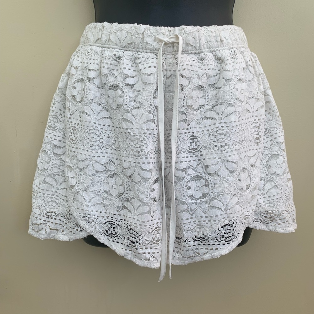 Hollister ivory lace shorts
